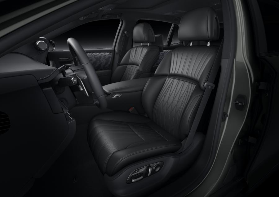 Интерьер Lexus LS500h AWD 2020 года  (WW) (фото 17 из 27)